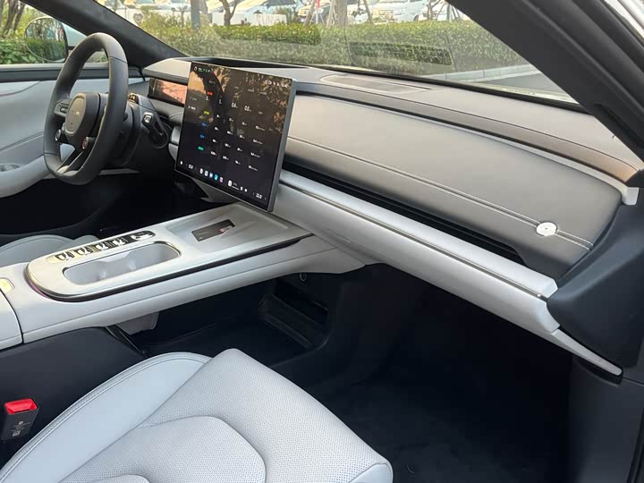 Фото 10 - Xiaomi SU7