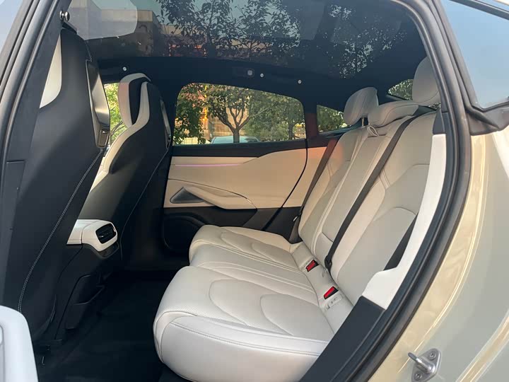 Фото 12 - Xiaomi SU7