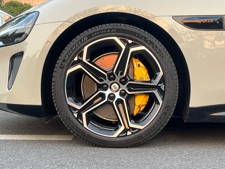 Фото 18 - Xiaomi SU7