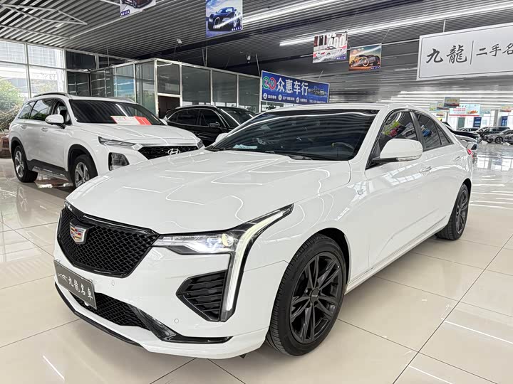 Фото 1 - Cadillac CT4