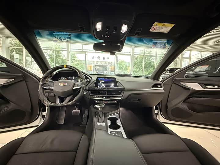 Фото 8 - Cadillac CT4