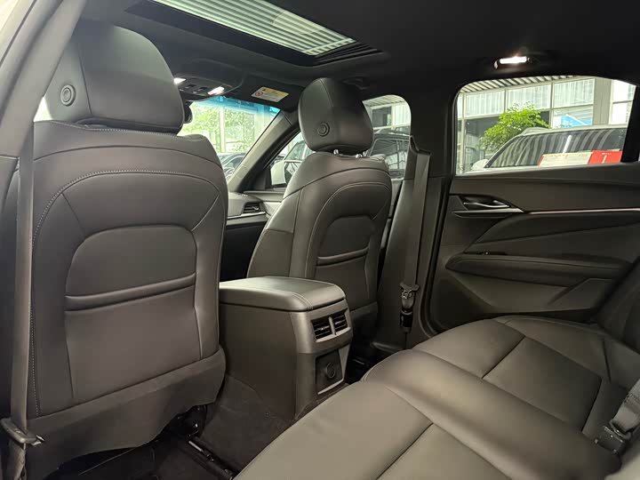 Фото 9 - Cadillac CT4