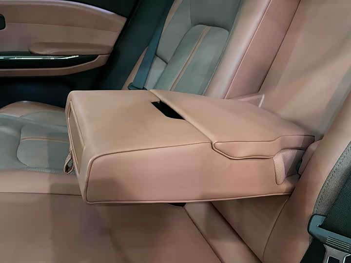 Фото 15 - Nio EC6