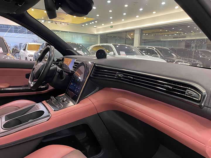 Фото 17 - Nio EC6