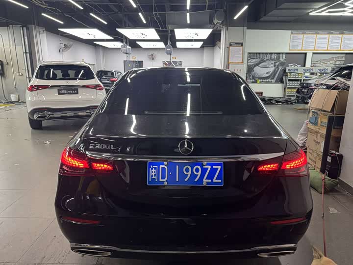 Фото 2 - Mercedes-Benz E-Class