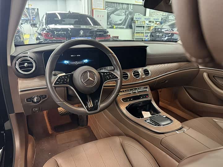 Фото 3 - Mercedes-Benz E-Class