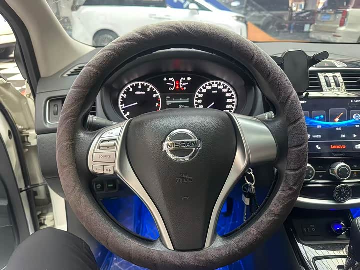 Фото 10 - Nissan Tiida