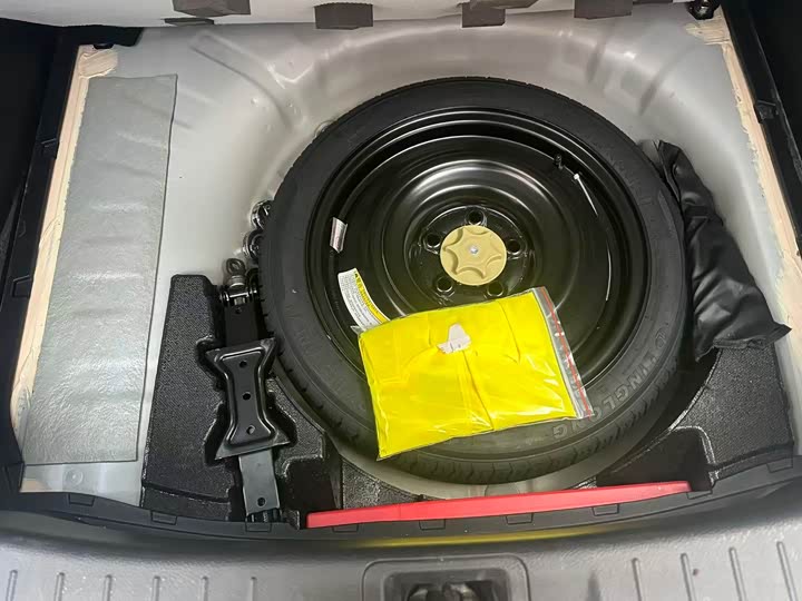 Фото 18 - Nissan Tiida