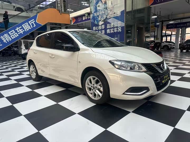 Фото 3 - Nissan Tiida