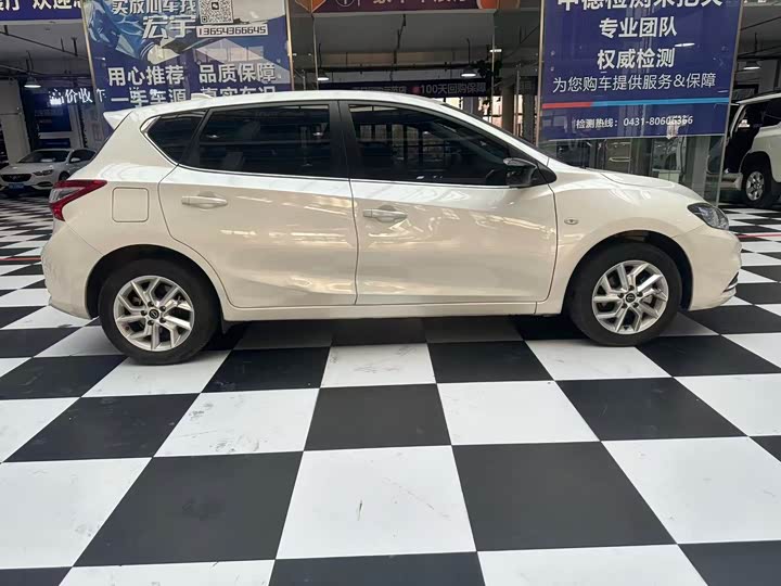 Фото 6 - Nissan Tiida