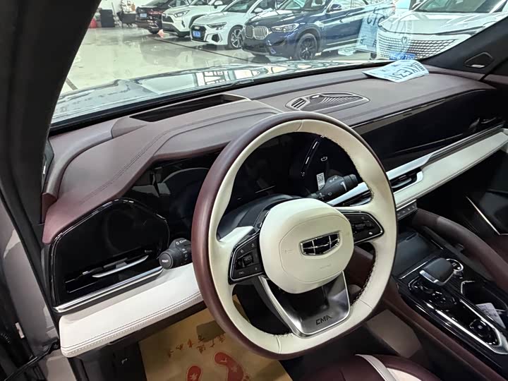 Фото 10 - Geely Monjaro