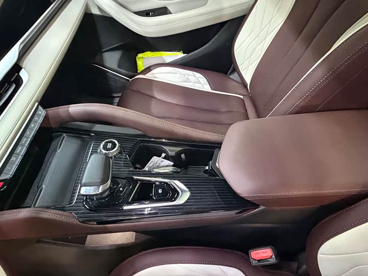 Фото 13 - Geely Monjaro