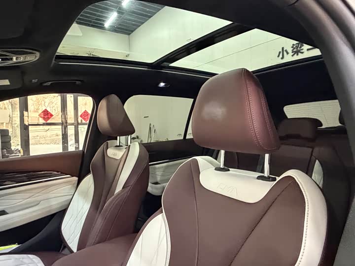 Фото 15 - Geely Monjaro