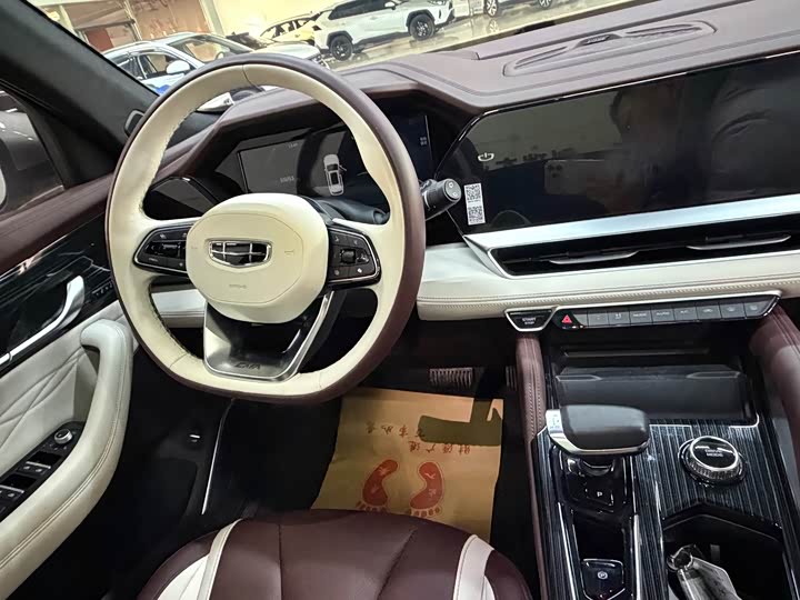 Фото 24 - Geely Monjaro