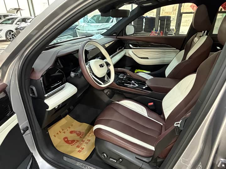 Фото 8 - Geely Monjaro