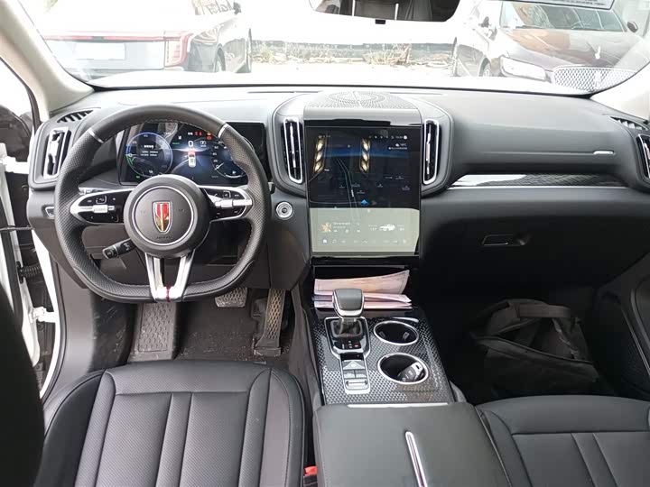 Фото 10 - Hongqi HS3 Hybrid