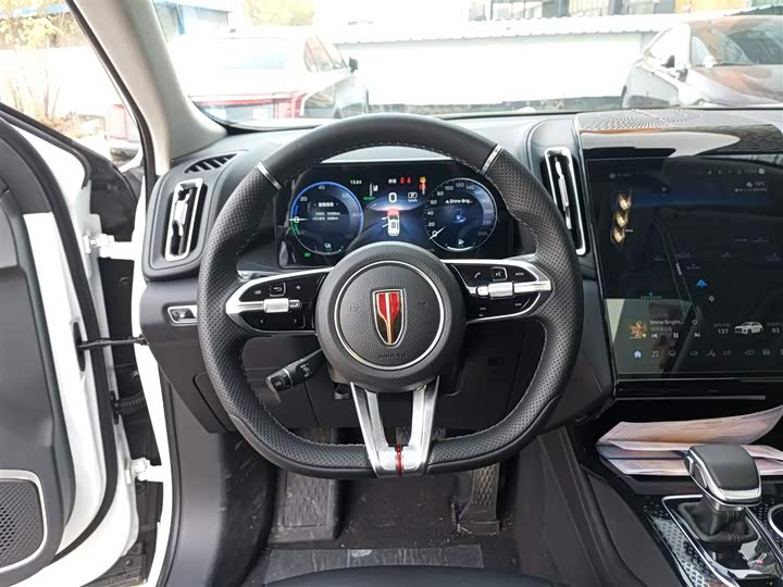 Фото 11 - Hongqi HS3 Hybrid