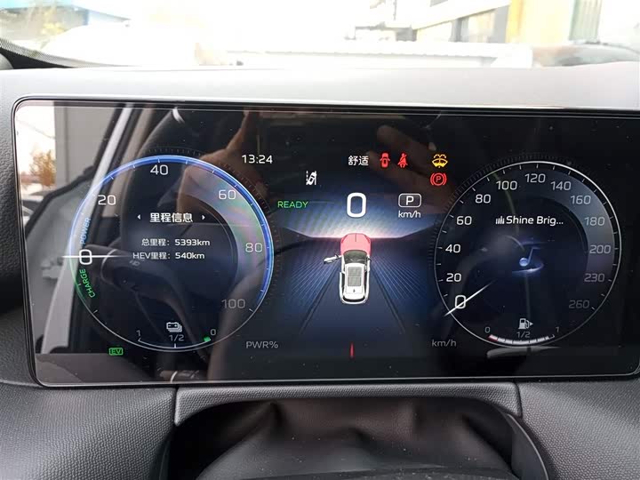 Фото 12 - Hongqi HS3 Hybrid