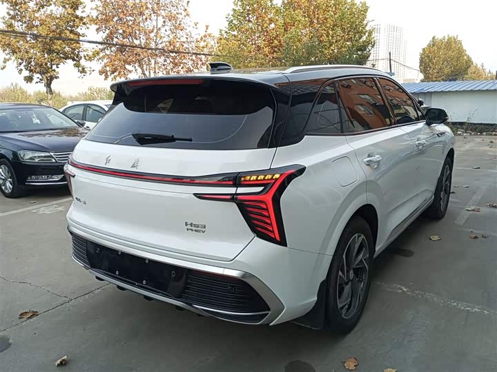 Фото 7 - Hongqi HS3 Hybrid