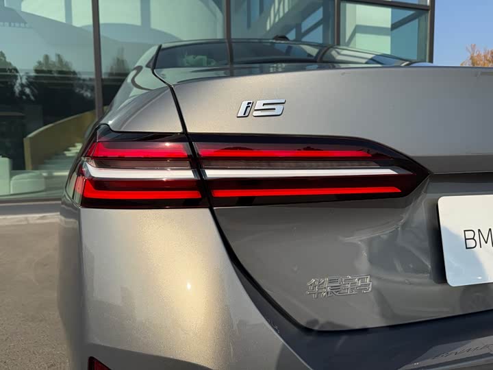 Фото 11 - BMW i5