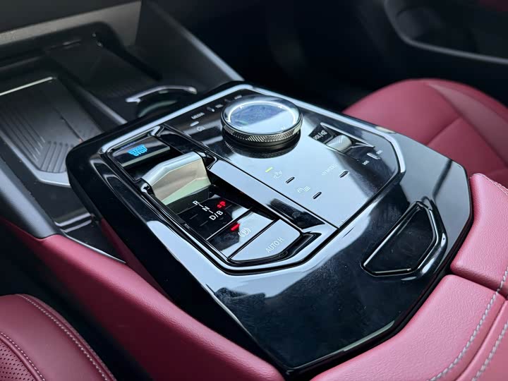 Фото 13 - BMW i5