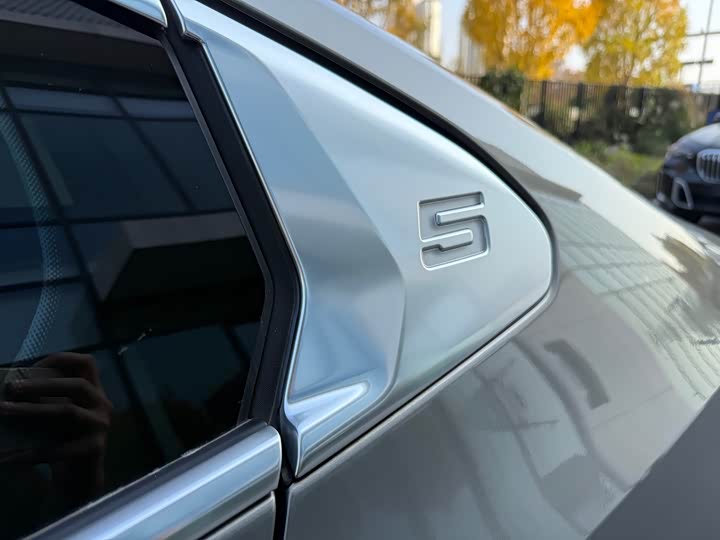 Фото 14 - BMW i5