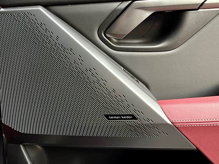 Фото 18 - BMW i5