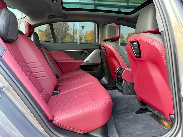 Фото 19 - BMW i5