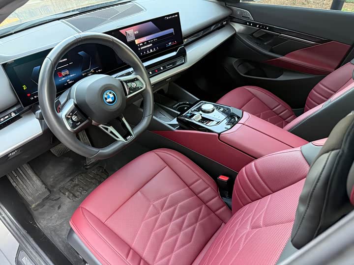 Фото 20 - BMW i5