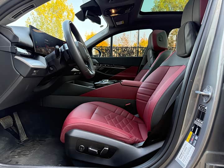 Фото 21 - BMW i5