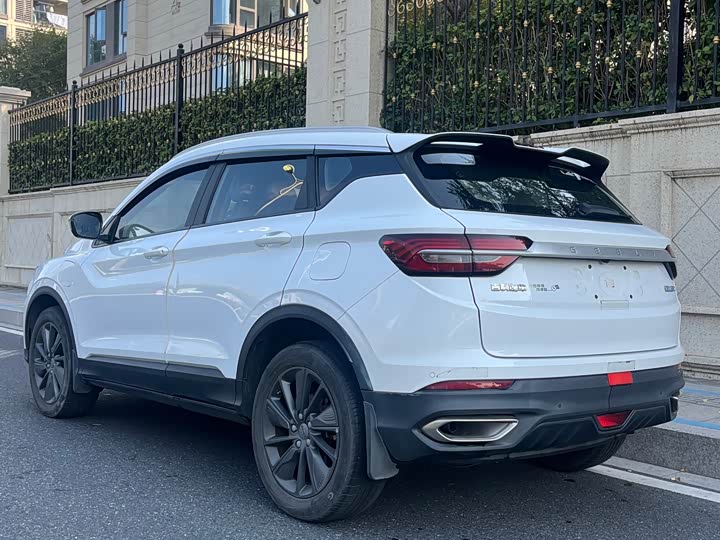 Фото 4 - Geely Coolray Hybrid