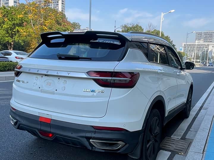 Фото 6 - Geely Coolray Hybrid