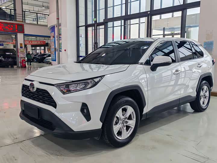 Фото 1 - Toyota RAV4