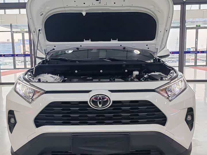 Фото 18 - Toyota RAV4