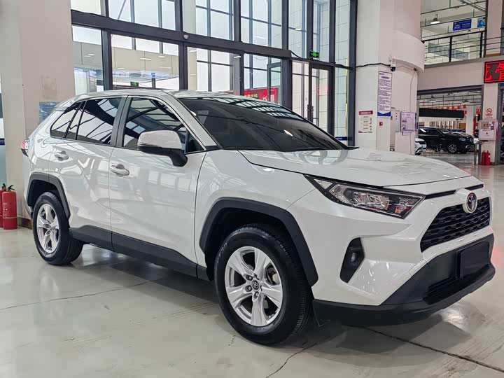 Фото 3 - Toyota RAV4