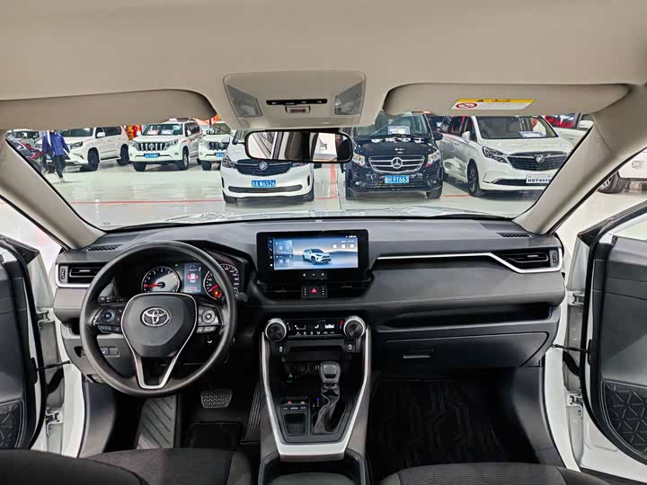 Фото 6 - Toyota RAV4