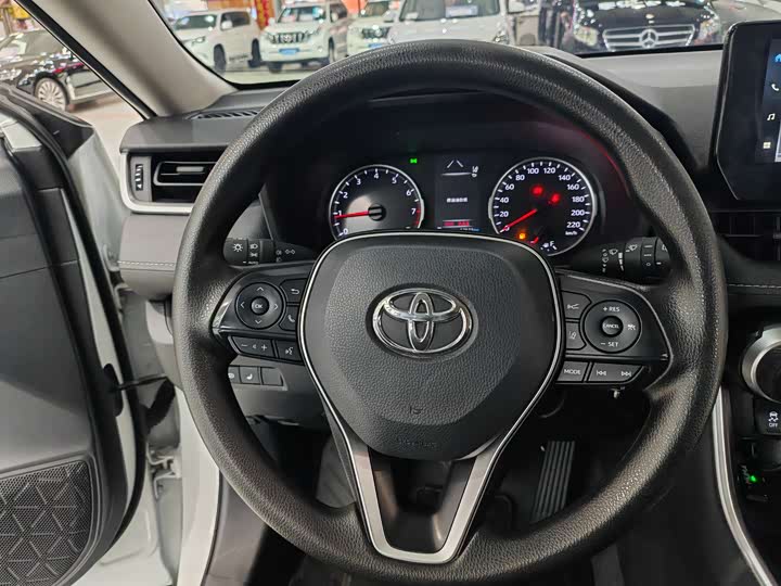 Фото 7 - Toyota RAV4