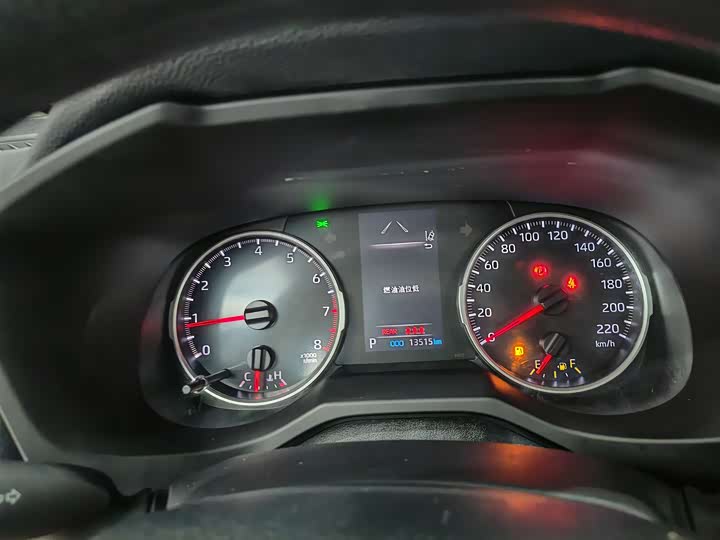 Фото 8 - Toyota RAV4