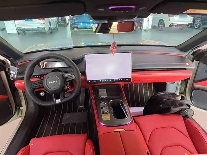 Фото 10 - Xiaomi SU7