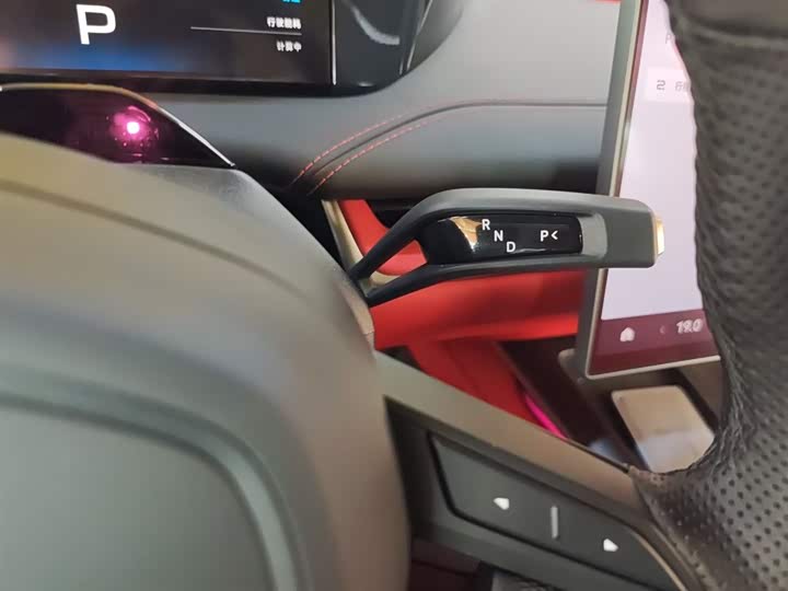 Фото 14 - Xiaomi SU7