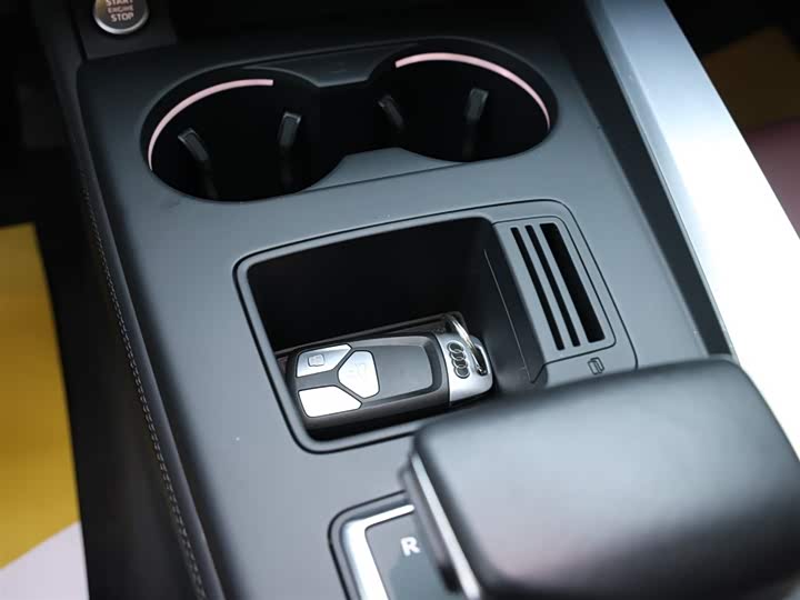 Фото 12 - Audi A4L