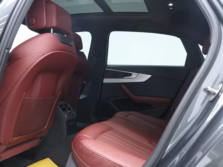 Фото 13 - Audi A4L