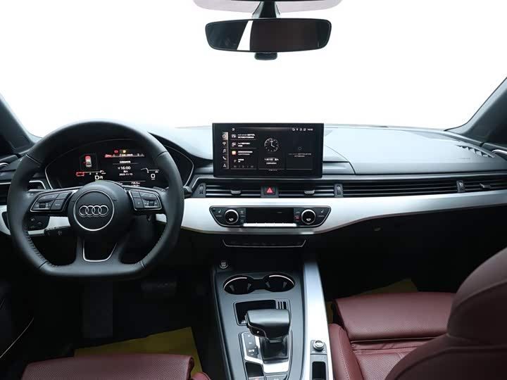 Фото 15 - Audi A4L