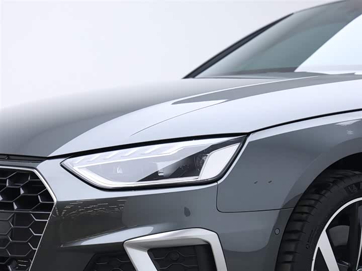 Фото 18 - Audi A4L