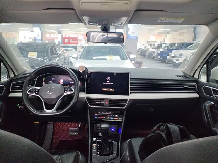 Фото 10 - Volkswagen Tiguan L Pro