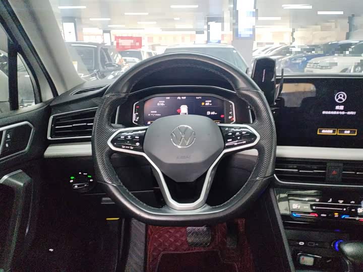 Фото 11 - Volkswagen Tiguan L Pro