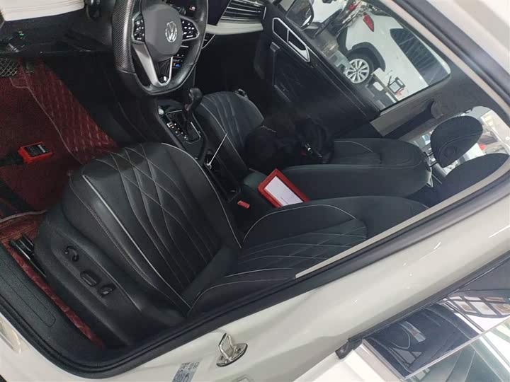 Фото 15 - Volkswagen Tiguan L Pro