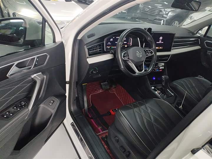 Фото 16 - Volkswagen Tiguan L Pro