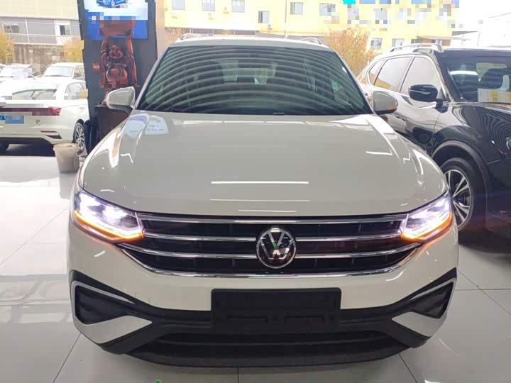 Фото 3 - Volkswagen Tiguan L Pro