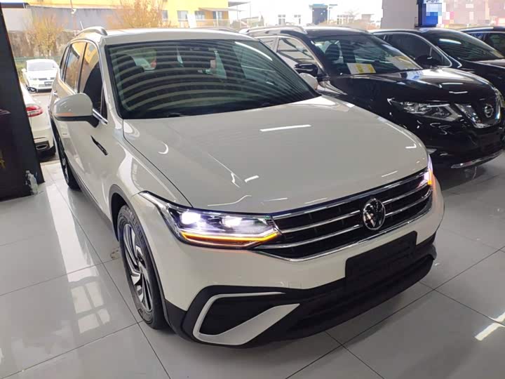 Фото 4 - Volkswagen Tiguan L Pro